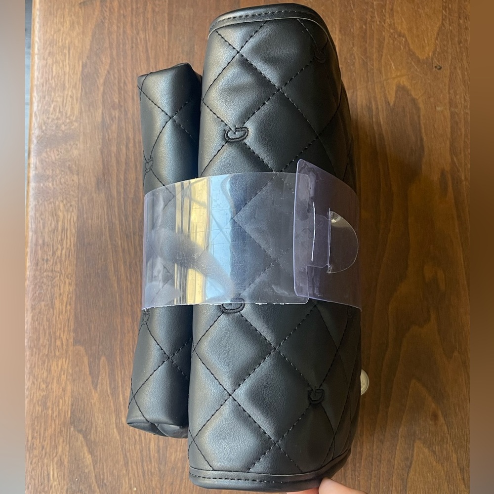 GUESS 2pc Set Cosmetic Travel Bag- Black Quilted - Picture 4 of 4
